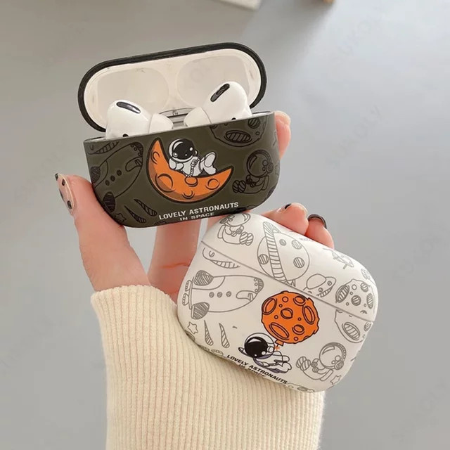 Astronaut Space Moon Soft Case für Apple AirPods Pro 2, Pro 3 und AirPods 4 in Schwarz - Bild 1