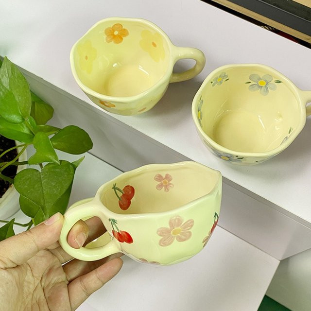 Kreative Keramik Kaffee Tasse mit floralem Design von JUSTINLAU in Lila - Bild 1