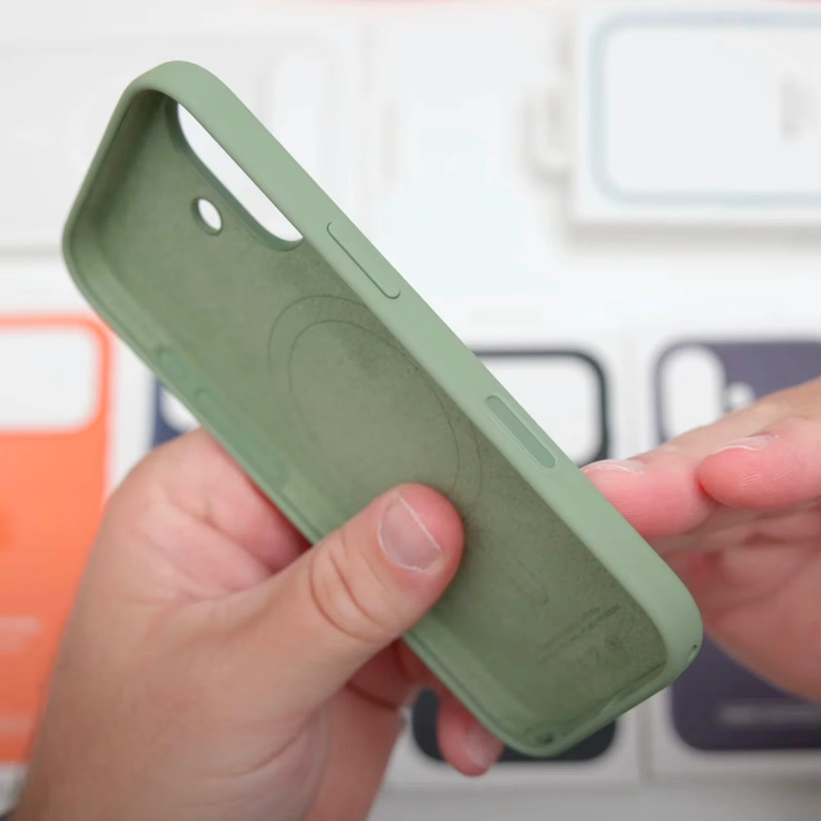 Magnetische Flüssigsilikon Schutzhülle für Apple iPhone 17 Pro Max in Terra Cotta mit weichem Hautgefühl und Unterstützung für kabelloses Laden - Bild 2