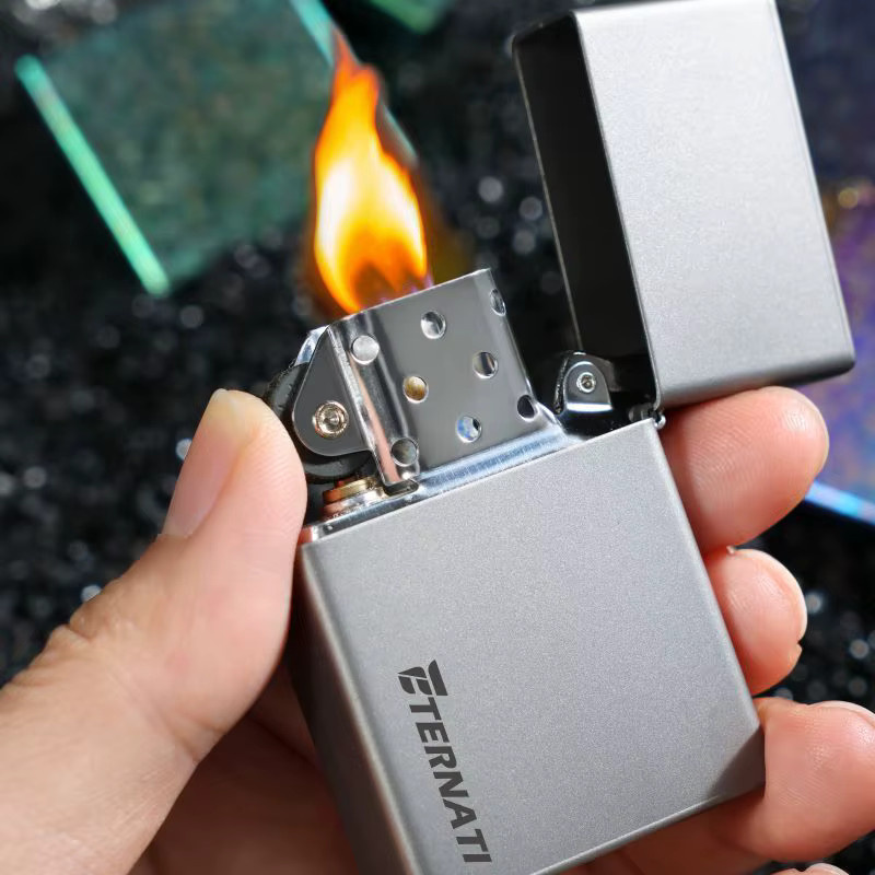 ZORRO Outdoor Ölfeuerzeug aus reinem Titan in Silber, tragbares Ultraleicht-Feuerzeug für Camping und Haushalt - Bild 4