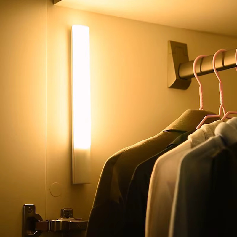 Shenzhi Tech LED Nachtlicht mit PIR-Bewegungssensor und Induktions-Magnetbefestigung, weiße Lichtleiste mit 3 Farbtemperaturen und wiederaufladbarem Akku für Schrank, Flur und Möbel - Bild 3
