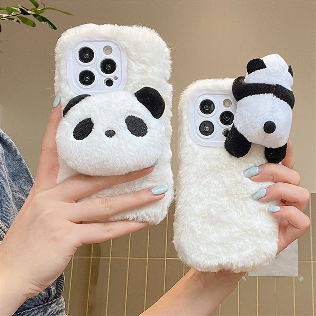 MUQGEW Panda Plüsch Handyhülle für iPhone 16 15 14 13 12 11 Pro Max Plus in Weiß mit 3D Cartoon Design und stoßfestem Schutz - Bild 1