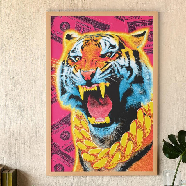 Tiger Pop Art Wandposter mit brüllender Wildkatze und Goldkette in Gold und Multicolour - Bild 1