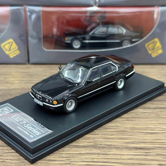DCM E32 7-Series Simulationsautomodell, 1:64, Metall, Schwarz - Bild 1
