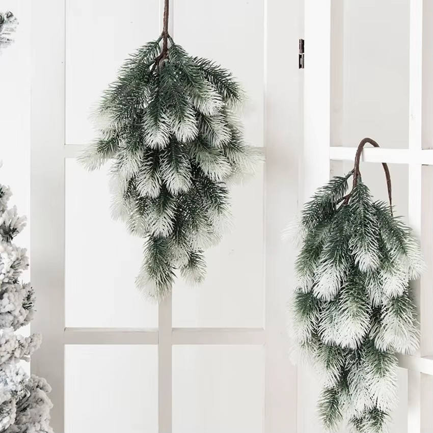 XIAOYINMO Künstliche Kiefernnadeln als hängender Kranz aus Kunststoff für Weihnachtsdekoration, Garten und Hochzeit, Grün - Bild 1
