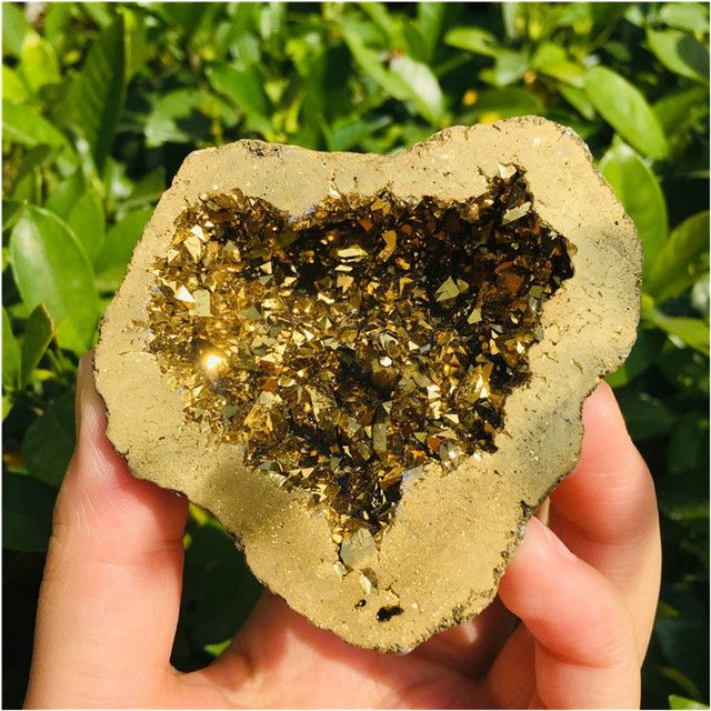 Vergoldeter Achatkristall von CrystalHola in Gold als natürliche Kristallgeode zur Dekoration - Bild 1