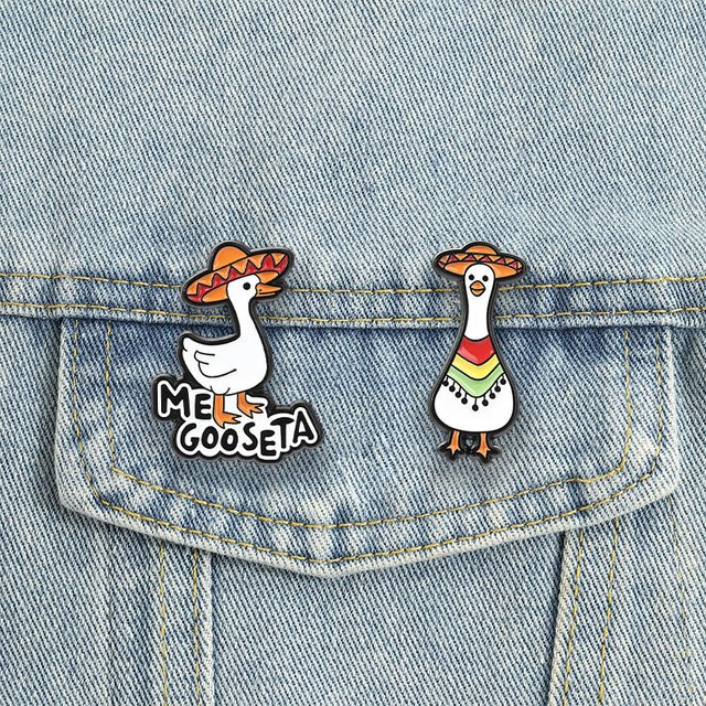 Miss Zoe Anstecknadel mexikanische Gans mit Sombrero, Emaille, Bunt - Bild 1