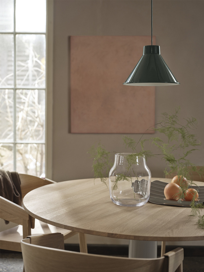 Muuto Midst Esstisch aus Holz in Braun und Beige, runder Designtisch mit zentraler Säule - Bild 2