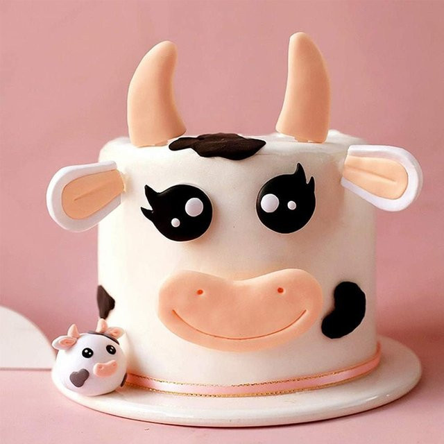 Femme Couture Kuh Kuchen Topper in Weiß für Bauernhof Themenpartys und Geburtstage - Bild 1