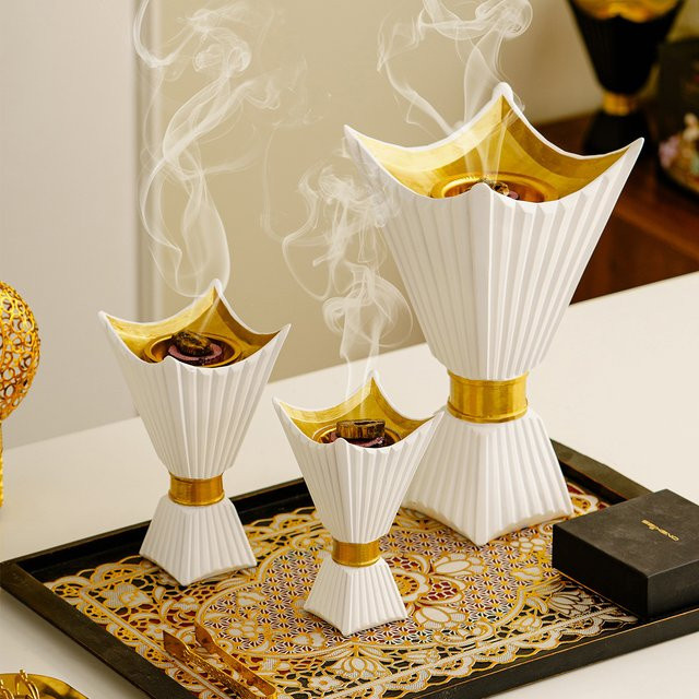 Moderner Eckiger Räucherstäbchenhalter aus Keramik in Weiß als luxuriöses Aromatherapie-Ornament für dein Wohnzimmer - Bild 1