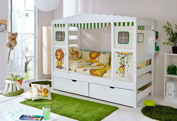Ticaa Hausbett Safari aus massiver Kiefer mit Bettkasten und Schubladen in Weiß