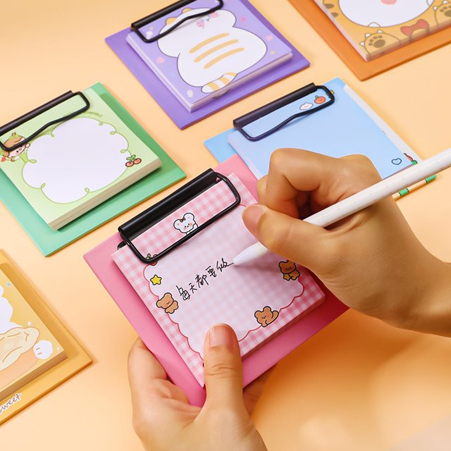 Cartoon Board Clip Haftnotizbuch für Schüler und Studenten in Rot mit Herz-Design und blanko Notizpapier - Bild 1