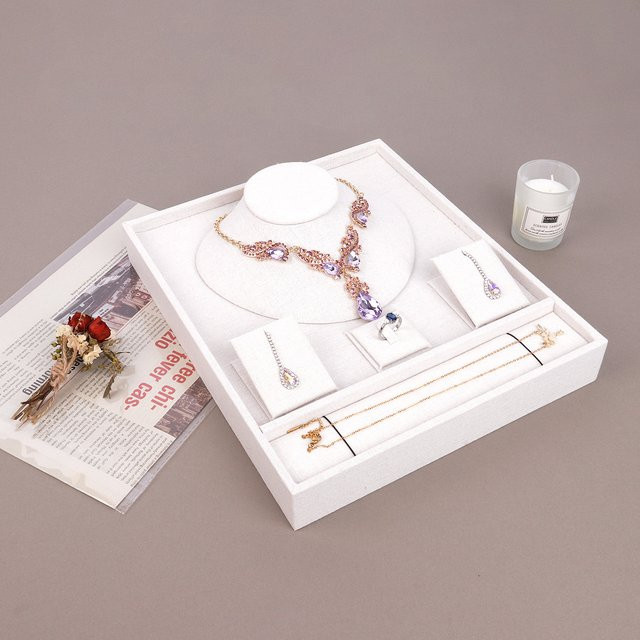 Elegante Schmuckverpackung aus Leinen in Weiß für Halsketten, Ohrringe, Armbänder und Ringe inklusive Display-Tablett - Bild 1