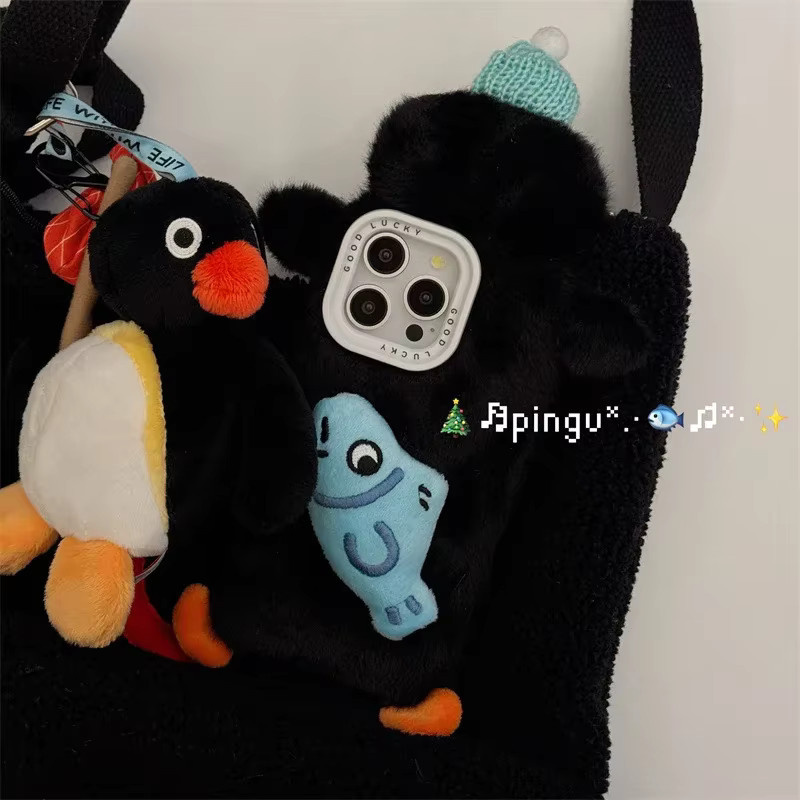 Flauschige Pinguin-Kopfhörerhülle für Apple AirPods 4, 3 und Pro 2 in Schwarz - Bild 4