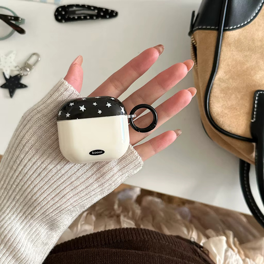 Apple AirPods Schutzhülle im Punk-Stil mit Stern-Muster und Anhänger in Schwarz-Weiß für AirPods 1, 2, 3, 4 und Pro 2 - Bild 5