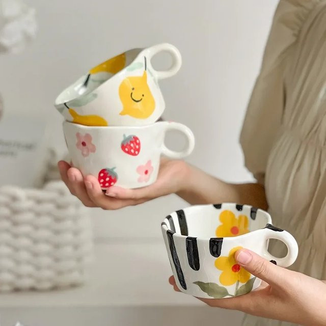 Handbemalte Keramiktasse mit Blumenmuster, 300 ml - Bild 1