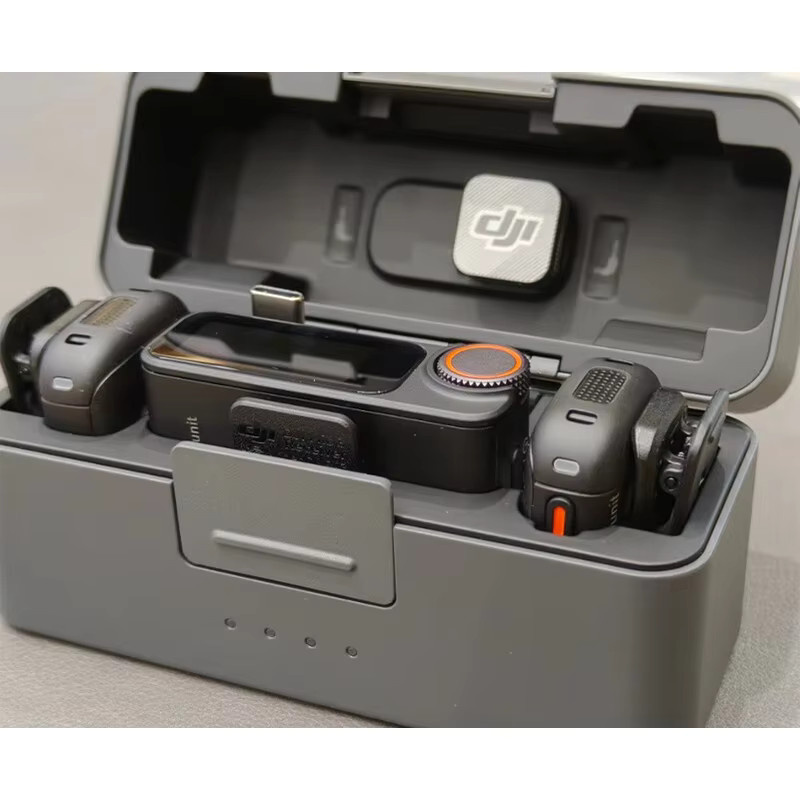 DJI Mic 3 Funkmikrofon Set mit 1 Sender und 1 Empfänger in Schwarz und Grau mit Lavalier-Mikrofon und USB-C sowie 3,5 mm Klinkenanschluss - Bild 6