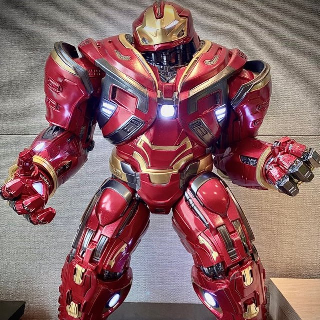 Bandai Marvel Avengers Hulkbuster Actionfigur, Metallic-Farbe - Bild 1