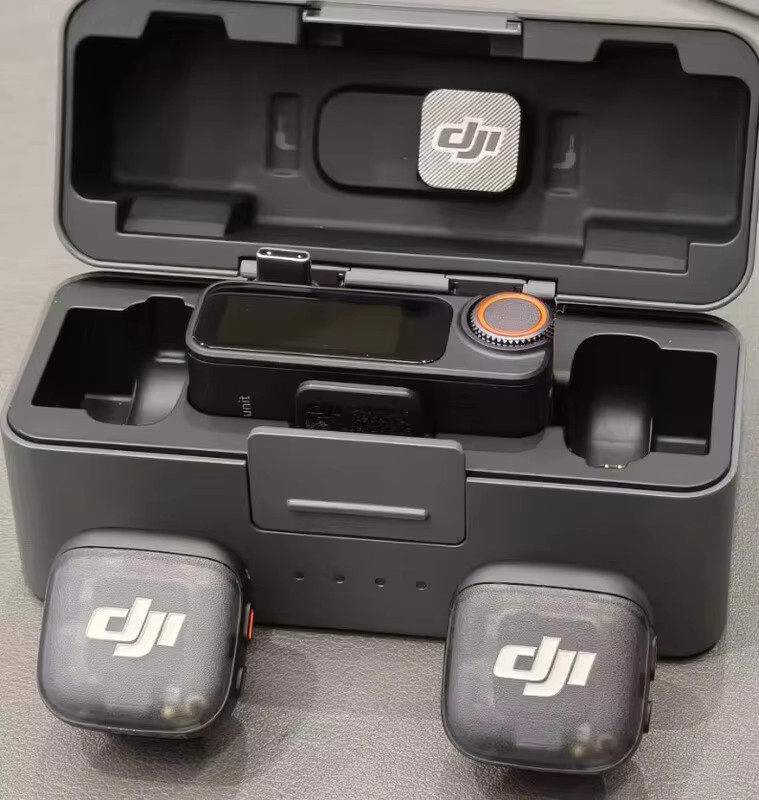 DJI Mic 3 Funkmikrofon Set mit 1 Sender und 1 Empfänger in Schwarz und Grau mit Lavalier-Mikrofon und USB-C sowie 3,5 mm Klinkenanschluss - Bild 4