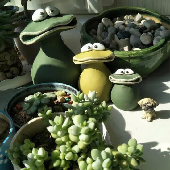 Bunte Big Mouth Frosch Familie Figur aus Harz als wasserdichtes Gartenornament im Cartoon-Design - Bild 4