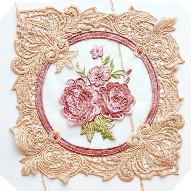 Ovales Mesh Tischset mit Rosenblumenstickerei von Yiran Furniture, B/T: 25 x 19 cm - Bild 1