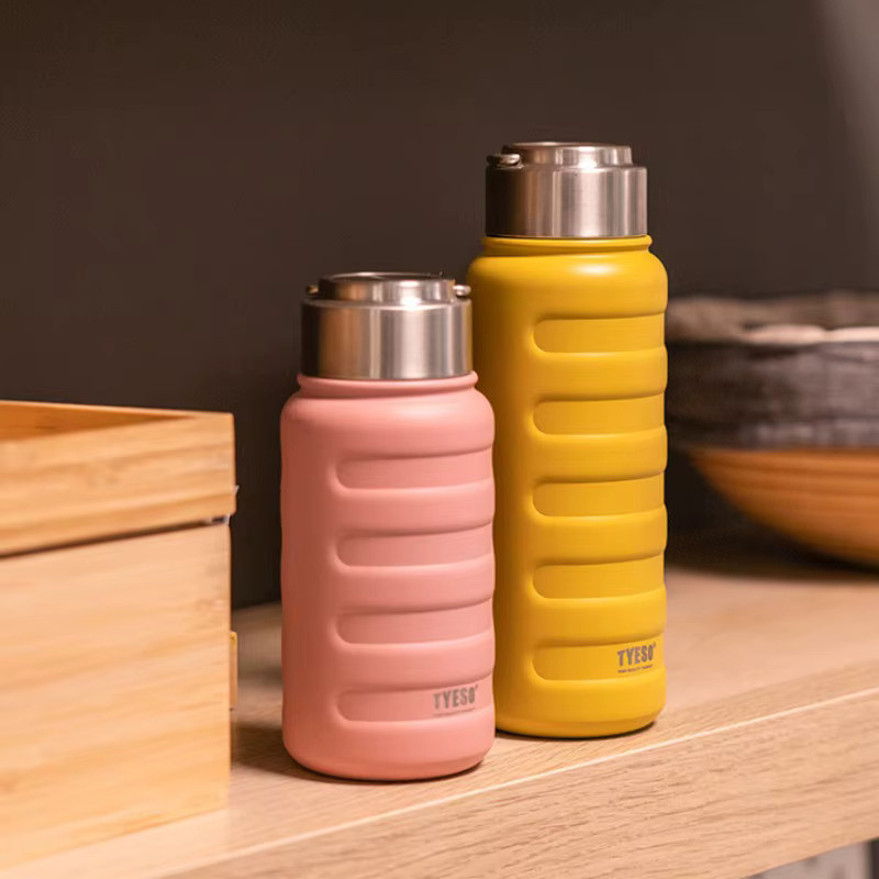 Tyeso Isolierte Edelstahl Wasserflasche für Outdoor und Sport in Schwarz und Multicolour - Bild 3