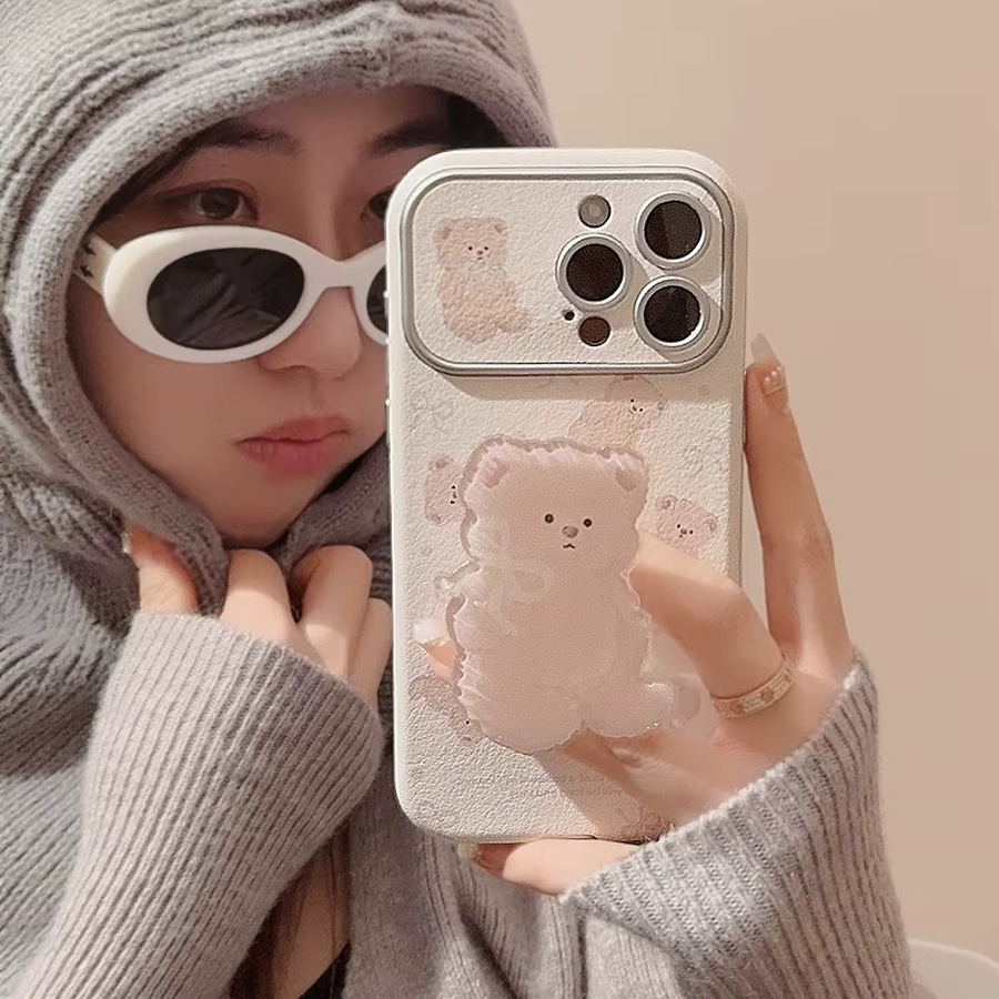 MUQGEW Handyhülle mit Cartoon-Bär und großem Fenster in Pink für iPhone 11 bis iPhone 16 Pro Max mit Lederstruktur und Objektiv-Schutz - Bild 2