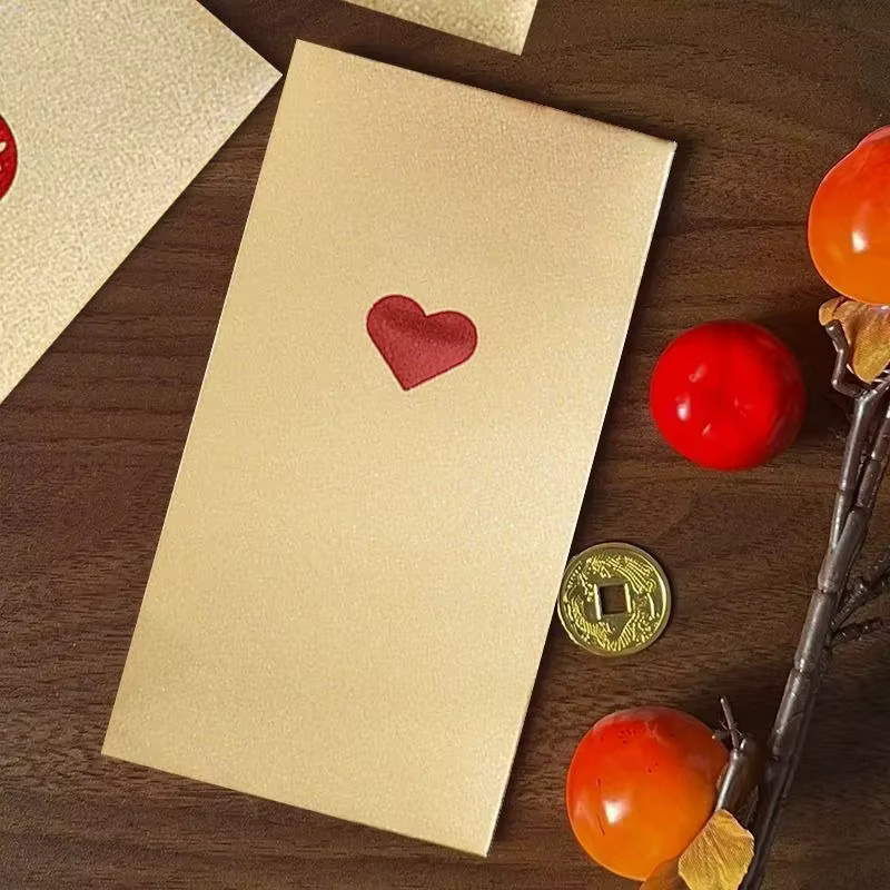 Rote herzförmige HongBao Geschenkumschläge mit goldenem Liebesmuster für chinesische Hochzeiten und Glücksgeld in Rot und Gold - Bild 3