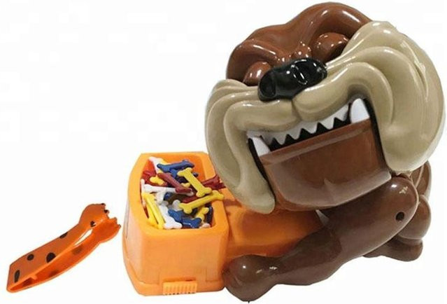 Topmix Vorsicht vor dem Hund, Elektrisches bellendes Bulldogge Spielzeug, Braun, ab 3 Jahre - Bild 1