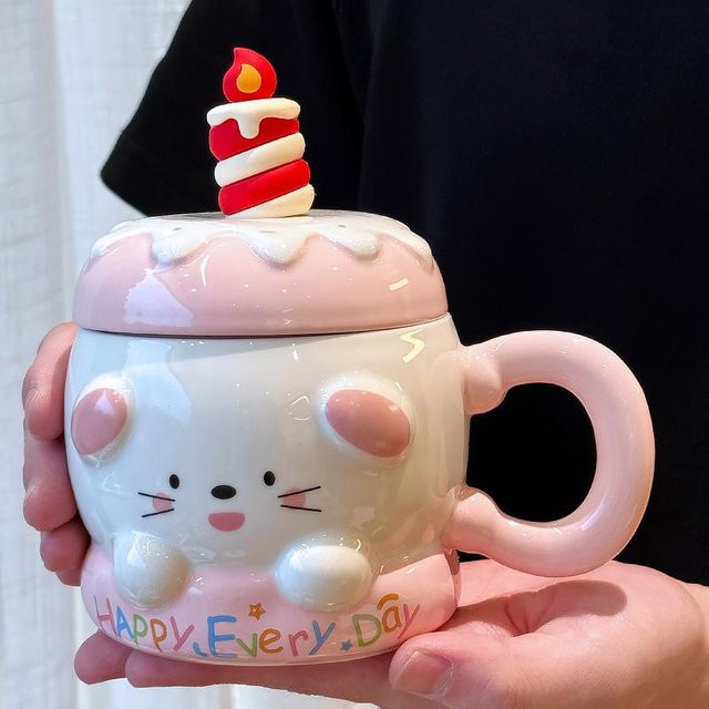 Keramiktasse mit Deckel von Yiran toy 1 in Weiß, Design für Kinder, 430 ml - Bild 1