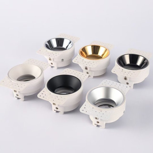 Khelse Verstellbarer LED Einbaustrahler Trimless in Weiß, runder Deckenstrahler für GU10/MR16 Fassungen aus Metall - Bild 1