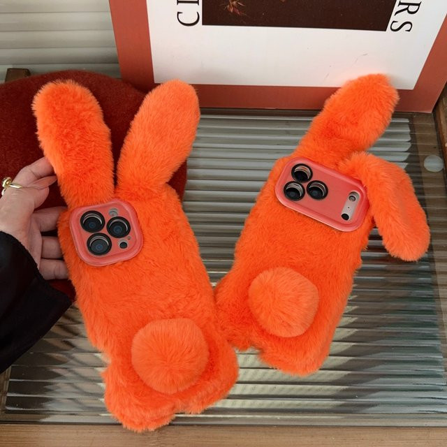 Flauschige Plüsch-Schutzhülle mit Kaninchen-Design für Apple iPhone in Orange mit faltbarer Halterung und Kameraschutz - Bild 1