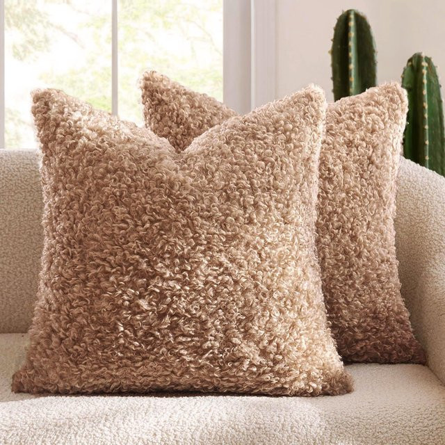 2er-Pack Teddy-Kunstfell-Kissenbezüge aus Plüsch in Hellbraun, quadratische Boho Dekokissen für Sofa und Bett, B/H: 45 x 45 cm - Bild 1
