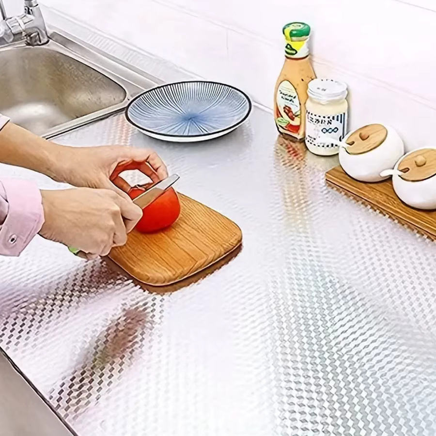Selbstklebende Küchen-Tapete von Wokhome in Silber, Ölbeständige und Wasserdichte Aluminiumfolie mit geometrischem Muster für Arbeitsplatten, Schubladen und Schränke - Bild 2