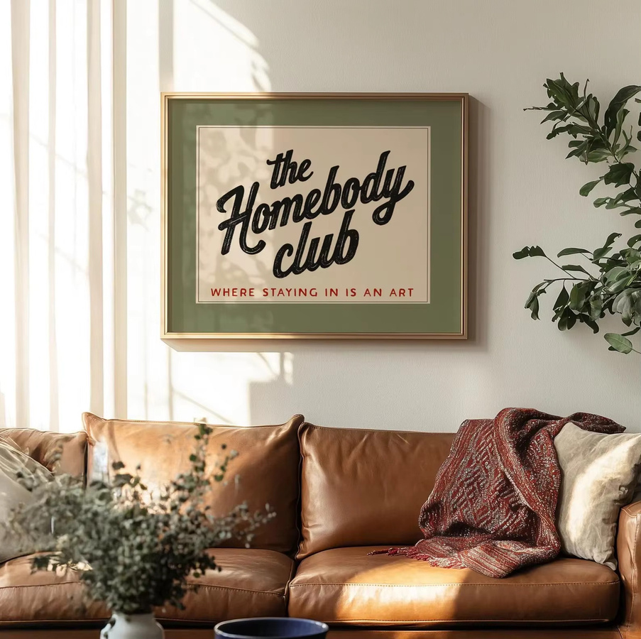 Homebody Club Poster mit Typografie als gemütliche Wandkunst für Erwachsene - Bild 2