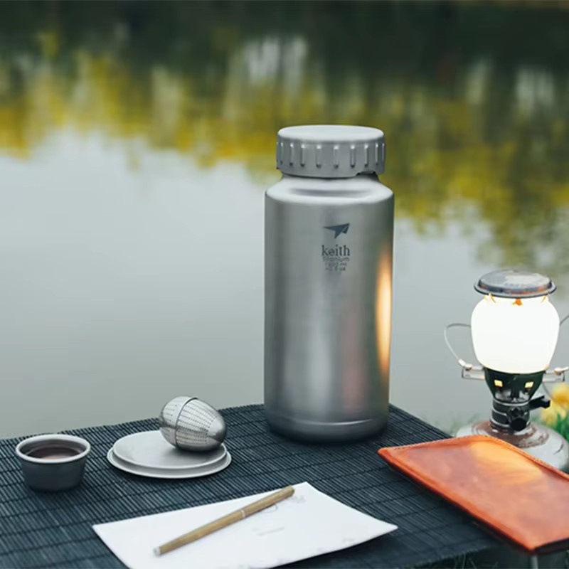 Keith Titan Sportflasche aus Edelstahl in Silber mit 0,9 l Fassungsvermögen - Bild 2