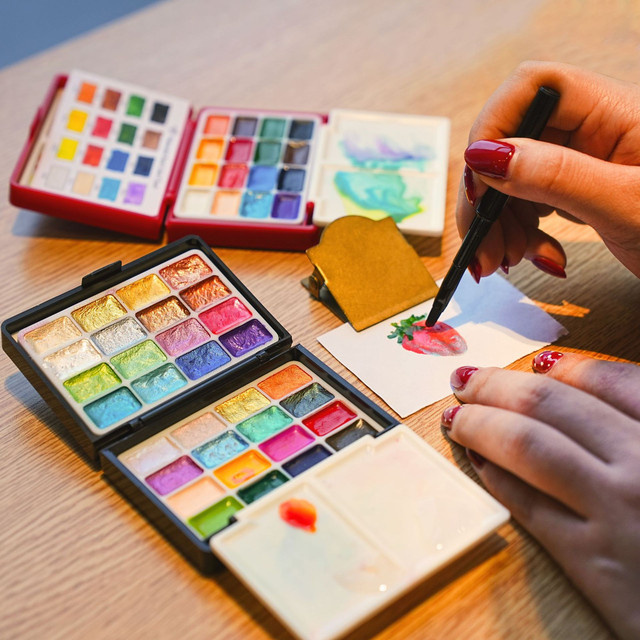 Professionelles Aquarellfarben-Set mit 32 Farben in 0,5 ml, tragbare Dreifach-Faltbox für Künstler und Anfänger, Schwarz/Mehrfarbig - Bild 1