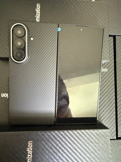 Samsung Galaxy Z Fold 8 Ultra Aramid-Carbonfaser Handyhülle mit Magnetfunktion in Schwarz - Bild 1