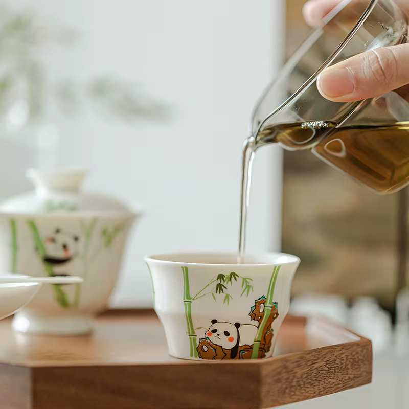 Handgefertigte Panda-Teetasse aus weißem Porzellan im japanischen Stil für dein Gongfu-Teeset - Bild 2