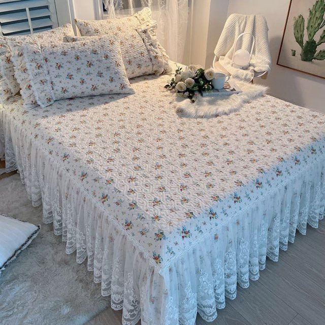Luxuriöses Bettwäsche-Set aus 100 % Baumwolle mit Blumenmuster und Spitzenrüschen in Weiß, B/H: 180 x 200 cm - Bild 1
