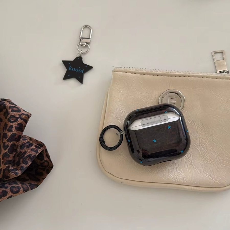 Apple AirPods Hülle mit Hirschhaut-Leopardenmuster und blauen Sternen sowie Anhänger für AirPods 1, 2, 3, 4 und Pro 2 - Bild 5
