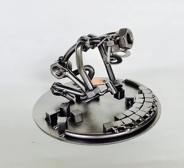 Schraubenmännchen Pflasterer von Hinz & Kunst aus Metall in Grau - Bild 1
