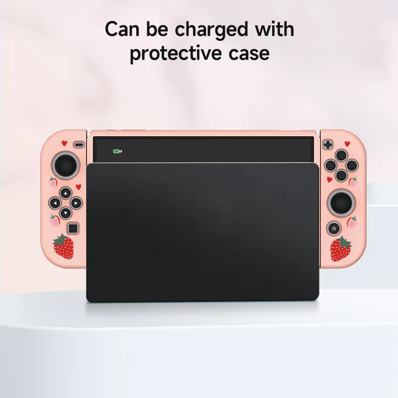 Nintendo Switch Schutzhülle mit Erdbeer-Muster und 2 Schutzfilmen, kompatibel mit Nintendo Switch, OLED und Lite, Farbe: Pink/Lila - Bild 4