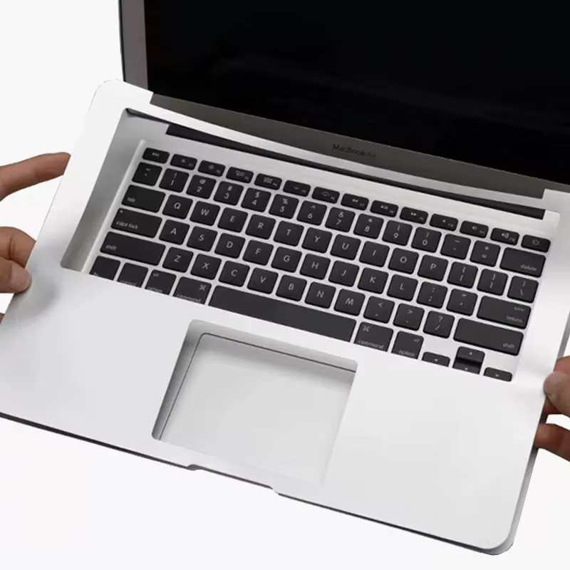 Kratzfeste und wasserdichte Schutzfolie für Apple MacBook Air 13 und MacBook Pro 14/16 in Silber - Bild 3