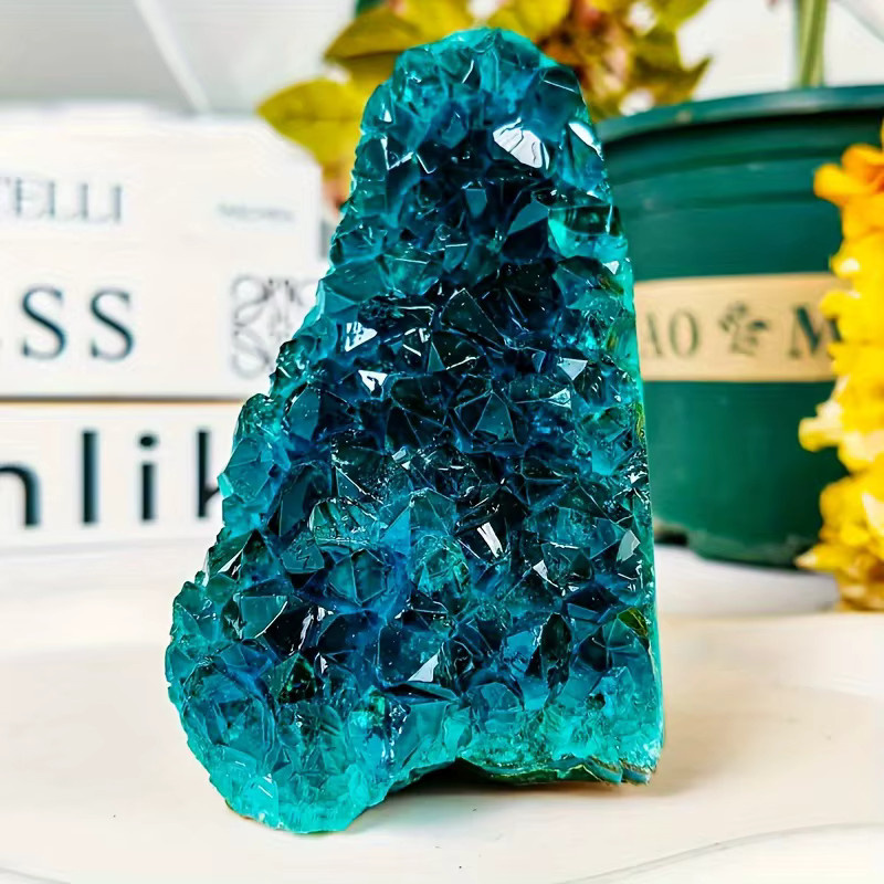 One Crystalhola Bohemian Blue Crystal Cluster mit türkisfarbenem bis tiefblauem Farbverlauf als natürlicher Dekostein für dein Zuhause - Bild 1