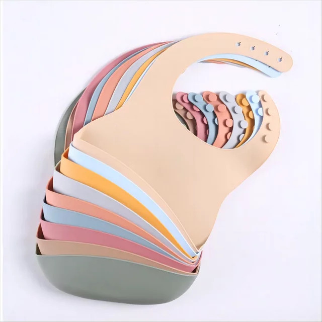 Wiederverwendbares Kinder-Lätzchen aus Silikon mit Krümelauffangschale in Peach und Multicolour - Bild 1