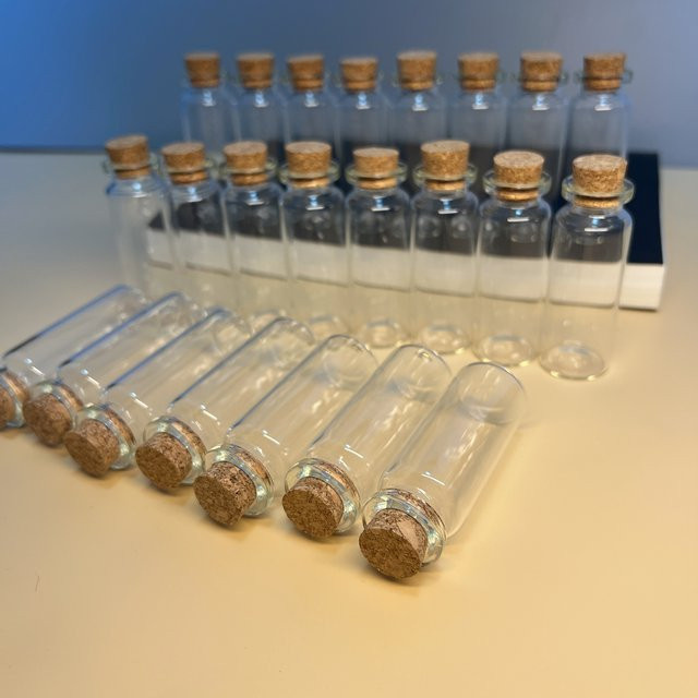 LYGIL Mini-Glasröhrchen mit Korkverschluss, transparente Glas-Wunschflaschen, 12 ml - Bild 1