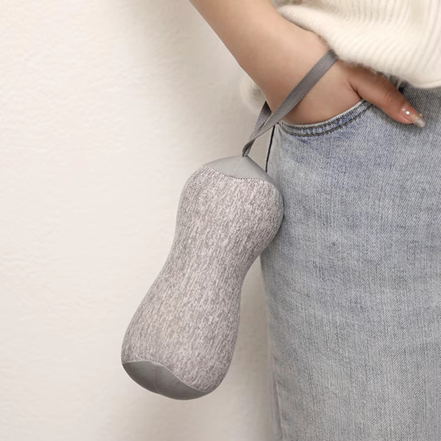 Tragbares U-förmiges Mini-Nackenkissen für Erwachsene in Grau zur Unterstützung von Nacken und Rücken beim Reisen oder im Büro - Bild 3