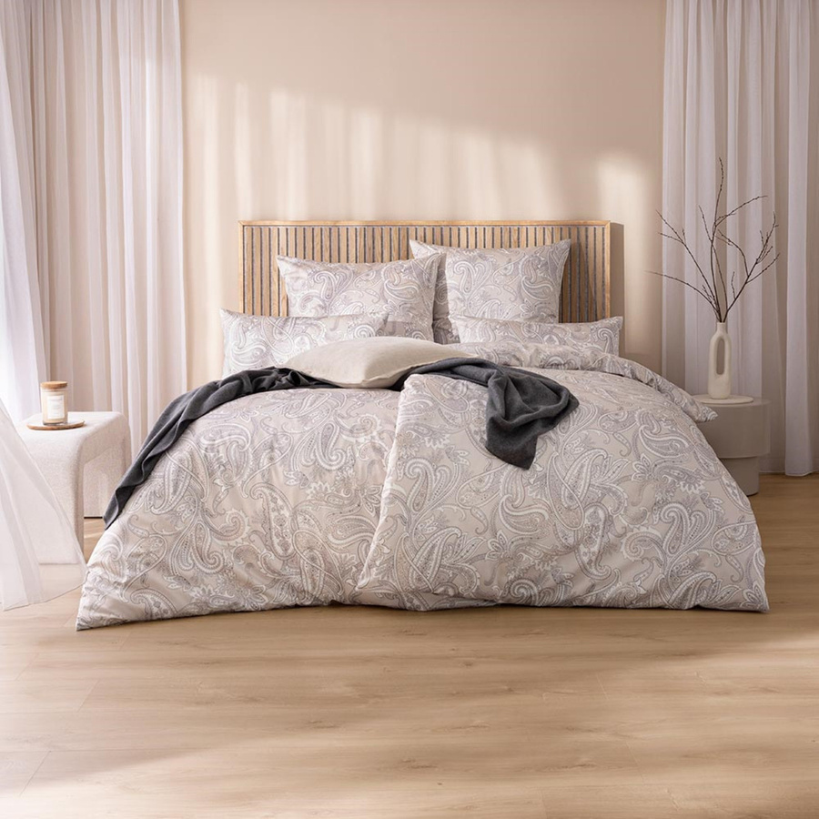 Estella Schweizer Premium Mako-Satin Bettwäsche Birgit Puder Paisley in Pink und Grau, Set bestehend aus Bettbezug und Kissenbezug, B/H: 155 x 220 cm und 80 x 80 cm - Bild 1