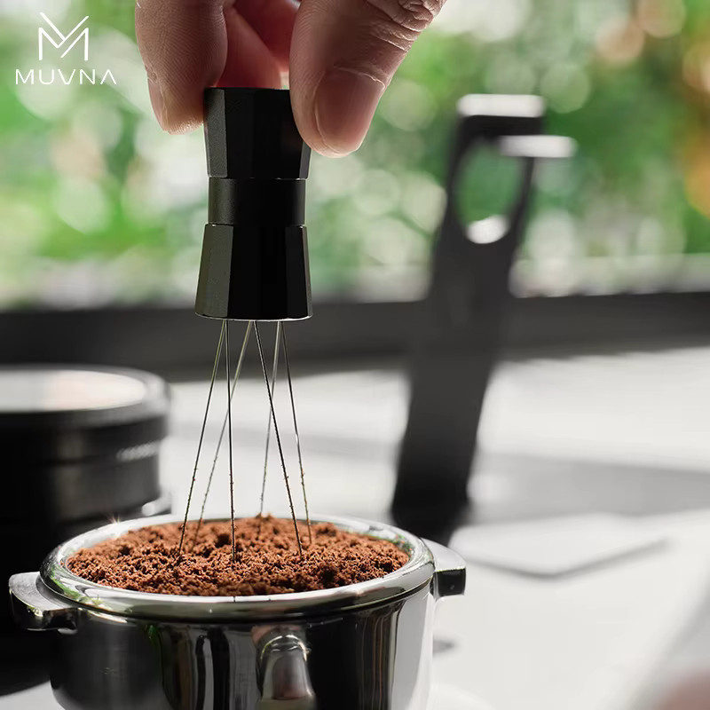 MUVNA Espresso WDT-Tool mit verstellbaren Nadeln und magnetischem Ständer in Schwarz aus Edelstahl - Bild 4